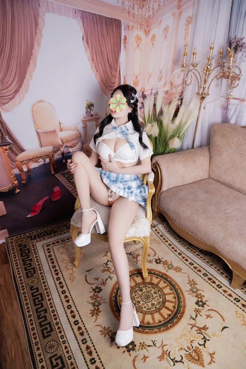 Bella – Cặp vú siêu phẩm , body rực cháy.