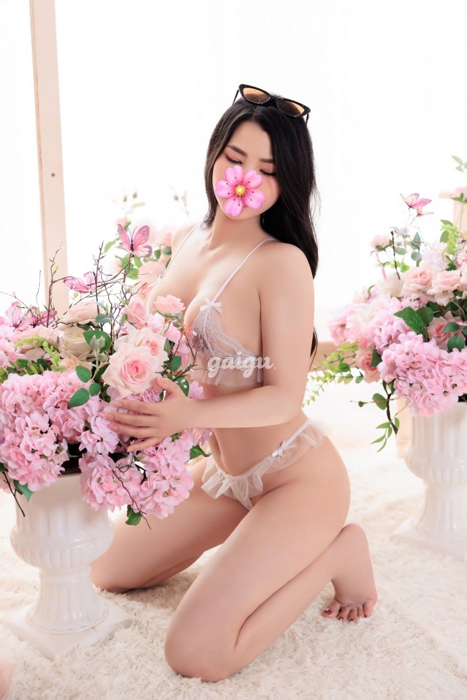 HÀNG MỚI LY LY XINH XẮN ,DA TRẮNG,DÁNG ĐẸP LẦN ĐẦU LÀM WEB