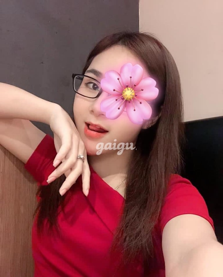 ❤️Quỳnh Quỳnh❤️ FACE CỰC XINH DÁNG MI NHON .BODY BỐC LỬA