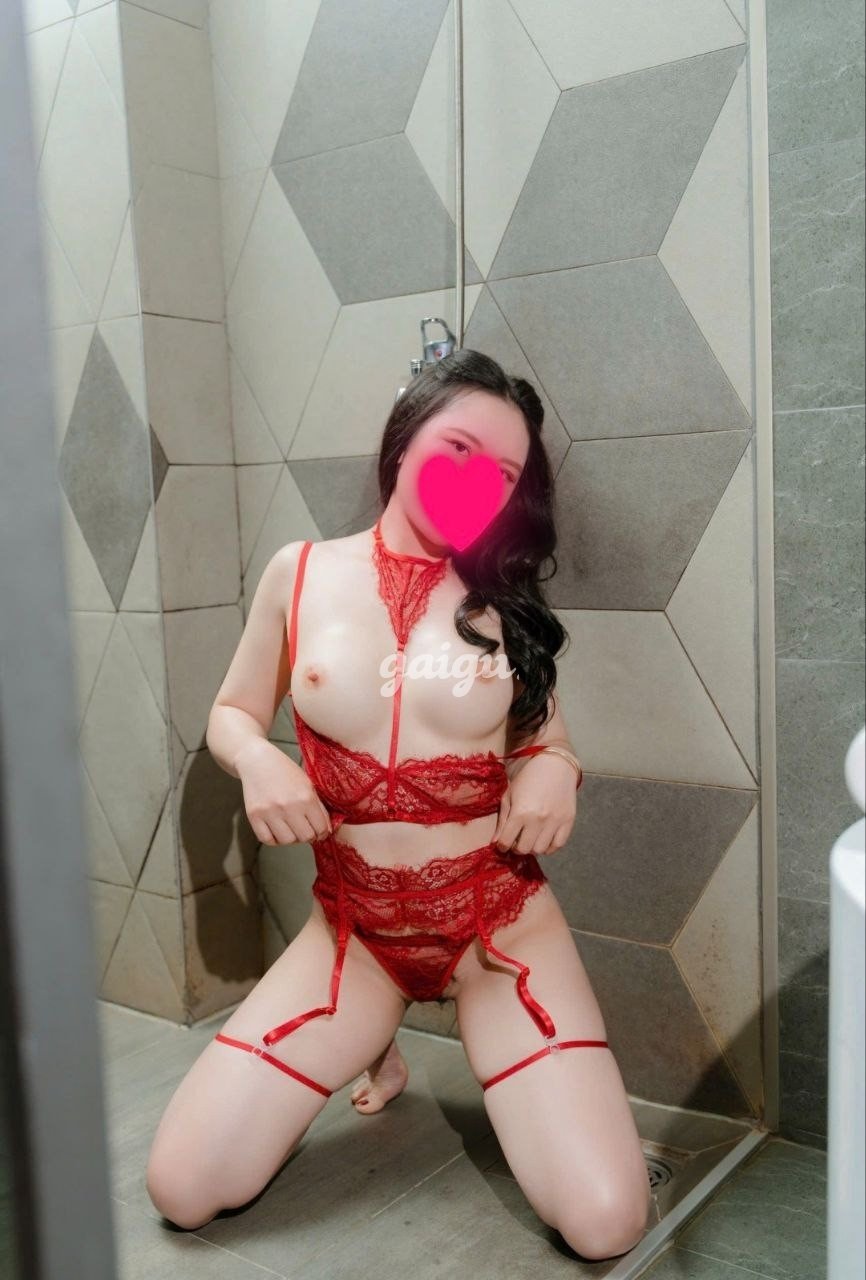 HÀ VY ~ DA TRẮNG ~ DÁNG CAO ~ DỄ THƯƠNG LÀM TÌNH ĐỈNH CAO