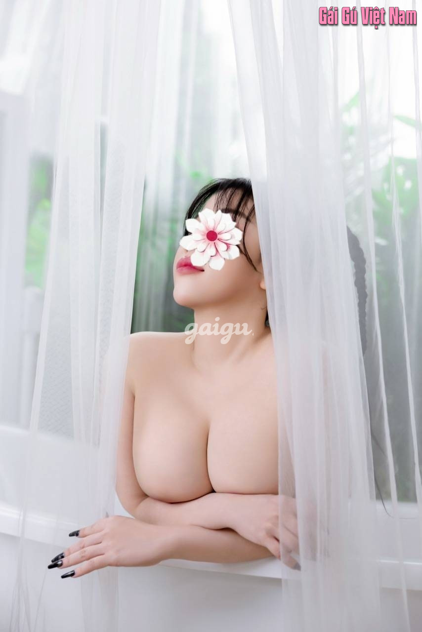 Quỳnh Hana- Ngực Tấn Công, Mông Đại Bác Sale Sập Sàn Phân Khúc 600K