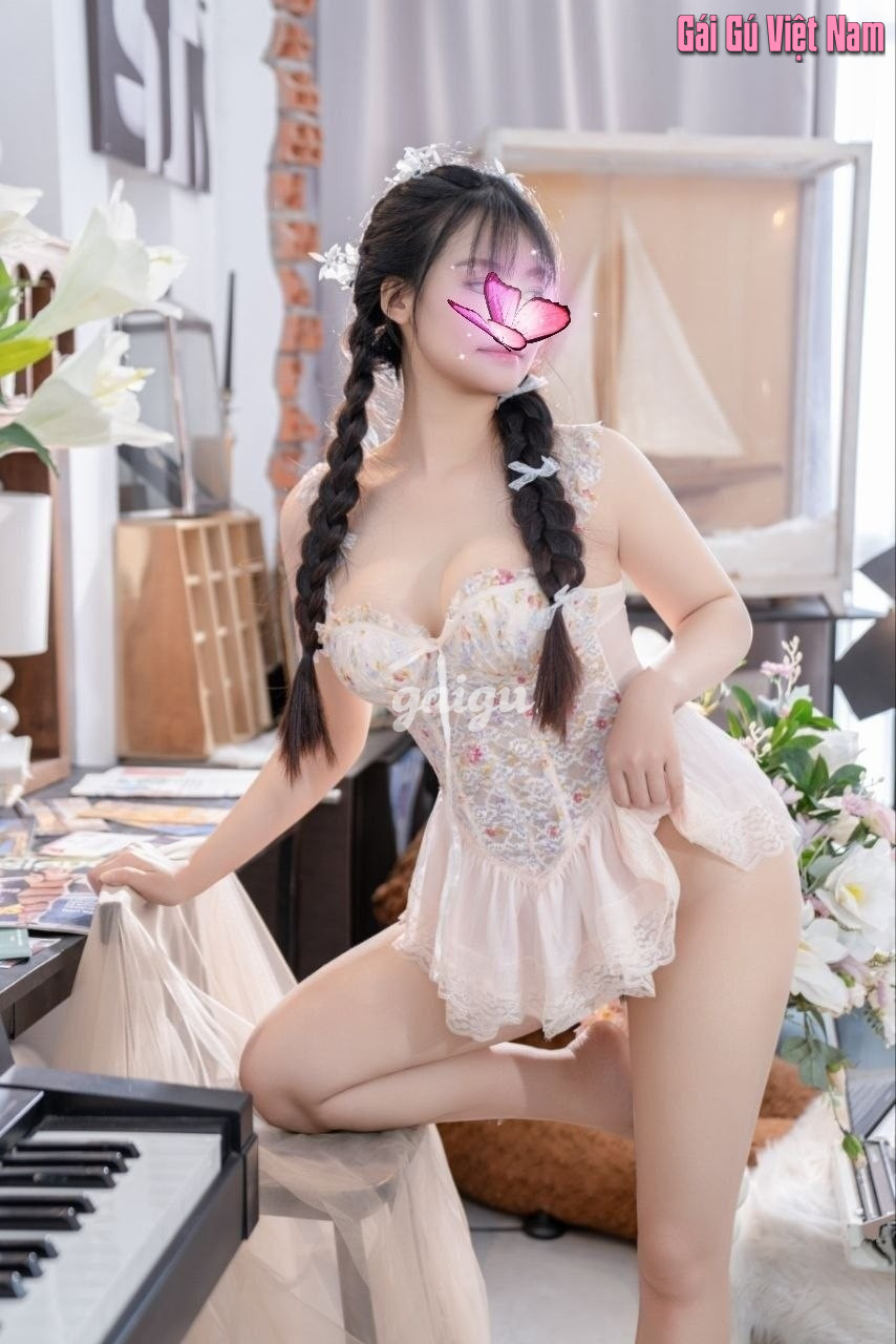 BÉ HỒNG TRANG XINH XẮN DÂM NỮ NGỌT NGÀO TÌNH CẢM NHIỆT TÌNH VỪA MỚI ĐI LÀM